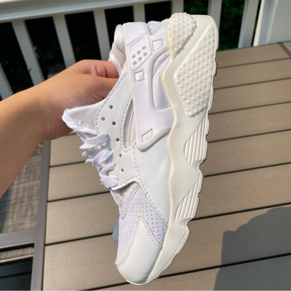 white nike air huarache, size 5 men & size 6.5 women - Picture 3 of 7